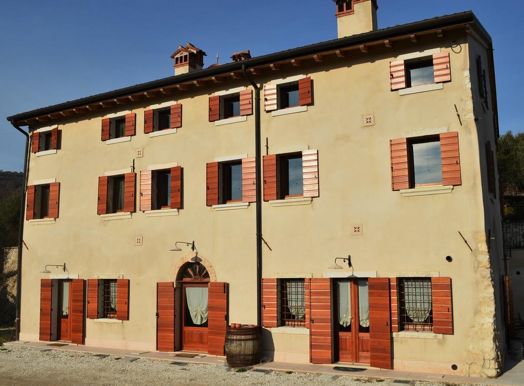 Mezzane di Sotto Agriturismo Borgo Valfreddaヴィラ エクステリア 写真
